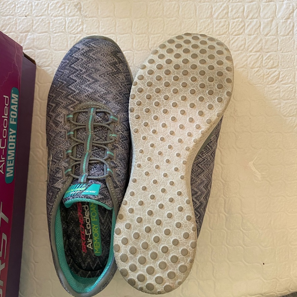 Sketchers - Picture 2 of 3